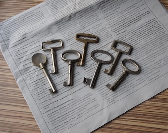 Set of 7 vintage skeleton keys, geometric keys for cabinet, drawer, wedding favors, chic decor, collectibles