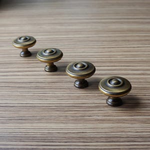 Set di 4 pomelli in ottone a forma di fungo, maniglie rotonde per cassetti, recupero architettonico d'epoca per restauro di mobili