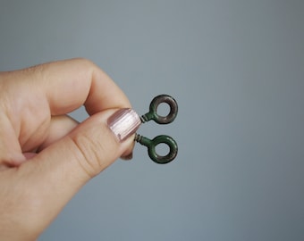 Set aus 2 kleinen Ösenschrauben für Holz, Eisenschraube & angeschweißter Ring zum Aufhängen von Objekten