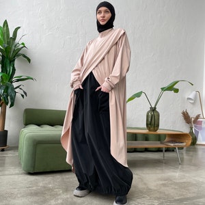 Elegant modest tunic suitable for breastfeeding made of cotton jersey