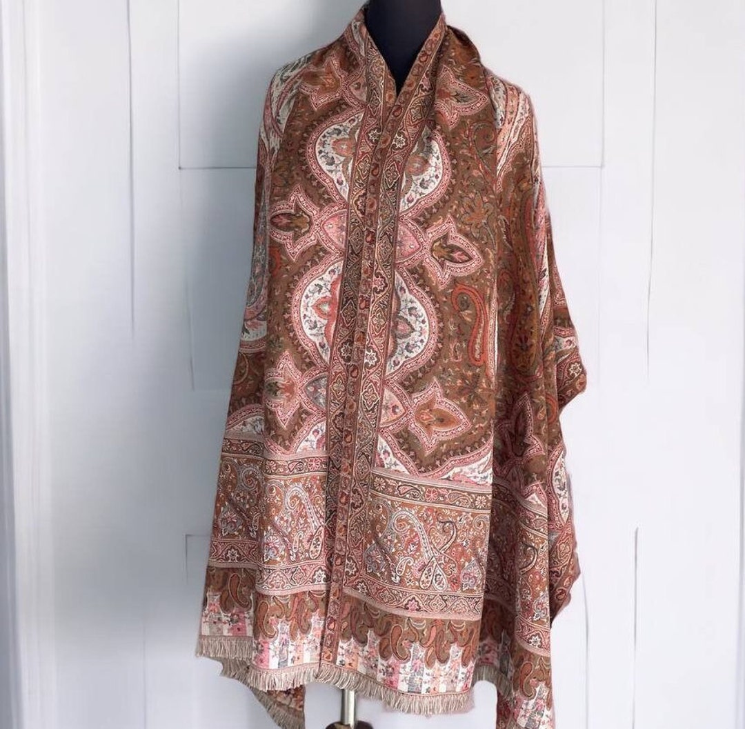 Jacquard Pattern Hooded Shawl