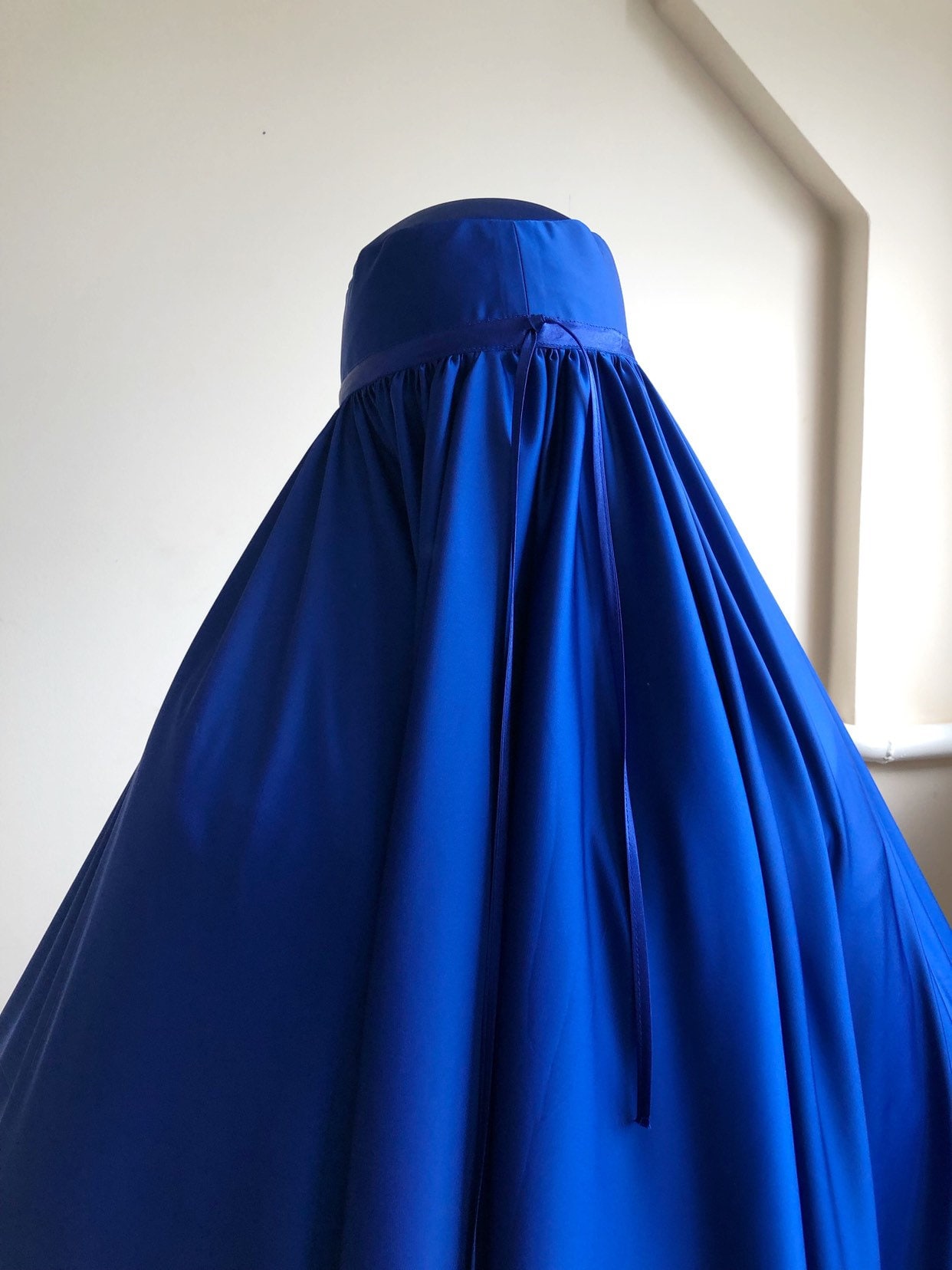 アフガニスタンのロイヤルブルーのブルカ、シルクのキマールケープ