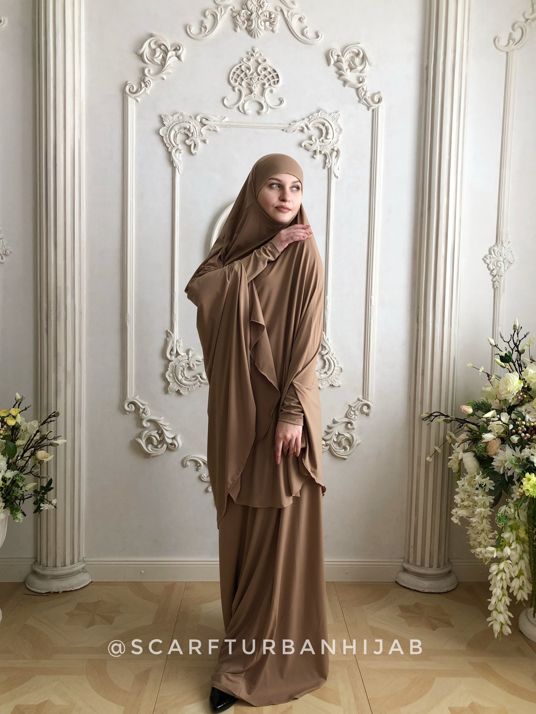 ModaMihram Abaya mit versteckten Knöpfen und Quasten, Beige 12254