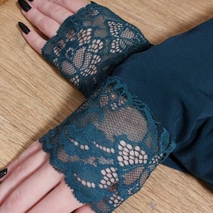 Dark green sleeves with lace. Long knitted mitts. Long sleeves. Muslim accessory.
