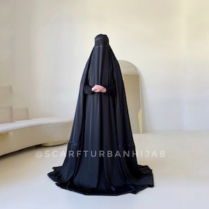 Elegant Silk Afghan Burqa - Traditional Design with a Modern Twist