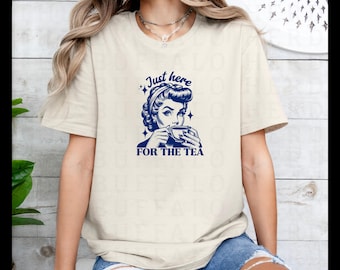 Nur hier für den Tee Shirt, verschütten Sie den Tee Lustiges Frauen Shirt, lustiges grafisches T-Shirt, bester Freund-Klatsch-Mädchen-Tee-Trinker-Geschenk