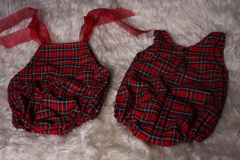 Red,Tartan Twin baby girl /& boy sleeveless rompers,Great for cake smash,Xmas,Newborn shoots,Small check,Short Legs,Sleeveless,Handmade in UK