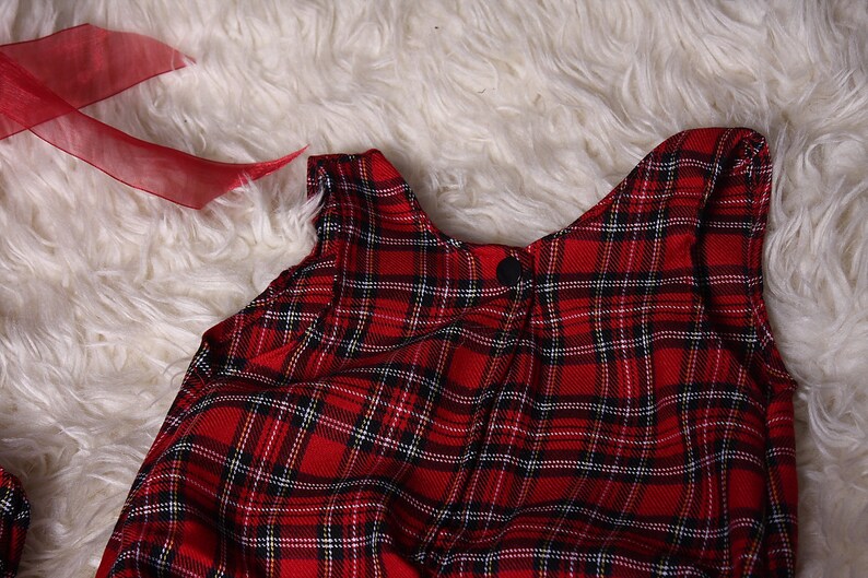 Red,Tartan Twin baby girl /& boy sleeveless rompers,Great for cake smash,Xmas,Newborn shoots,Small check,Short Legs,Sleeveless,Handmade in UK