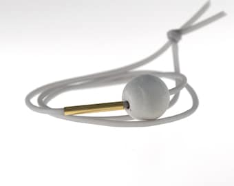 de declaración de latón de hormigón pulsera gris cordón de goma / minimalista arquitectura contemporánea joyería de hormigón