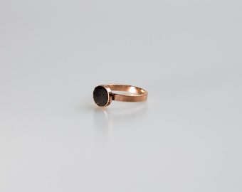 Anillo de hormigón contemporáneo ORDINARIO con hormigón negro en oro rosa / joyería de hormigón, joyería contemporánea, estilo glamour