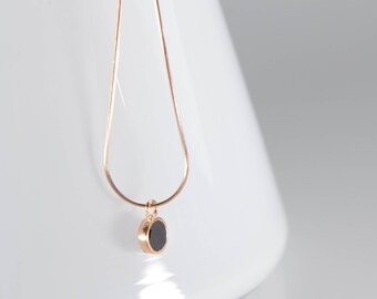 collar de hormigón contemporáneo ORDINARIO con hormigón negro en joyería de oro rosa / hormigón, joyería contemporánea, estilo glamour