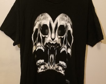 Vintage 90s Fashion Victim Skull and Crossbones Long Sleeve Tshirt