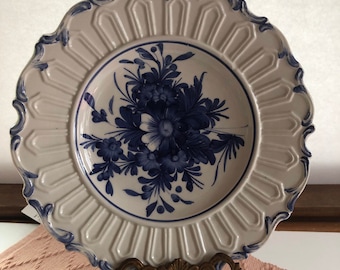 ヴィンテージの青と白の花柄クアドリオリオ陶器プレート（イタリア製