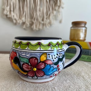Tasse en poterie Talavera signée et finement peinte à la main Région de Puebla, Mexique (3595)