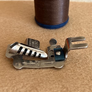 シンガー フェザーウェイト 221 ミシン用 Greist バインダーアタッチメント (3778)