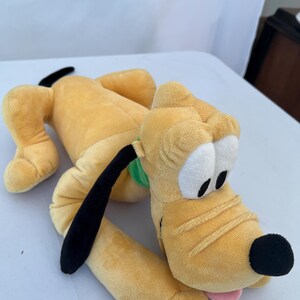 Pluto Disney Plyschfigur Ligger Ner Orange Musse Piggs Hund (3625) bild 3