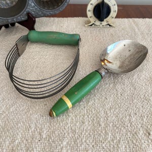 Two Vintage Green Handled Kitchen Tools Scoop and Pastry Blender  (3742)