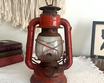 Old Vintage Dietz Comet Iron Kerosene Oil Lamp Lantern With Globe