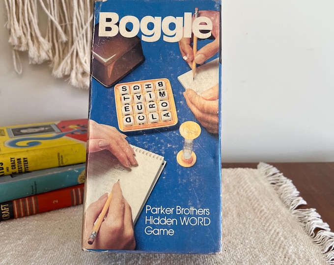 Boggle Hidden Word Game 1977 Parker Brothers Complete-Letter Cubes-Tray-Dome Cover-Timer (3768)