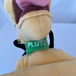 Pluto Disney Plyschfigur Ligger Ner Orange Musse Piggs Hund (3625) bild 4