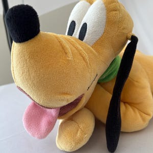 Pluto Disney Plyschfigur Ligger Ner Orange Musse Piggs Hund (3625) bild 9