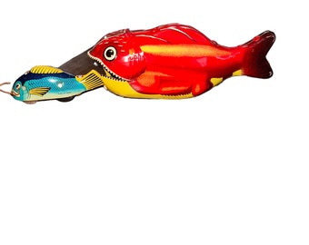 Vintage 50’s Magic Fish Tin Litho Large Fish Eating Small Fish Friction Wind Up Toy Japan