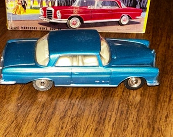 Dinky Toys Mercedes 300SE N°533 – Bleue – Made In France – Meccano – 1:43