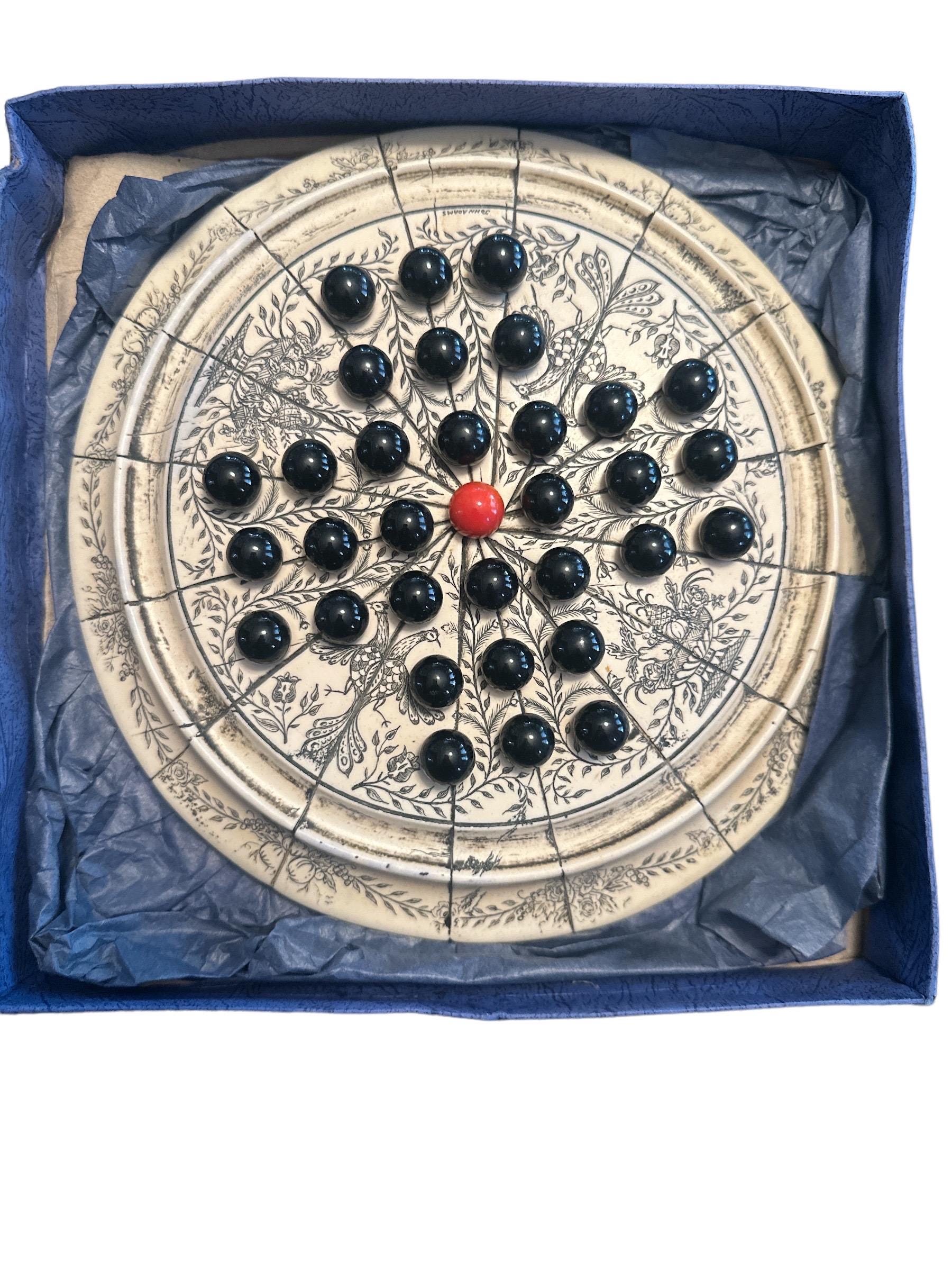Jeu De Solitaire John Adams Plateau Résine Crème Avec Billes En Verre Vintage