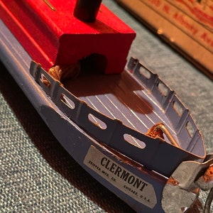 Vintage 30’s RARE Skipper Toy Mfg Co Chicago IL 12” Long Claremont Rubber Band Wind Up Wood Tin Boat Original Box