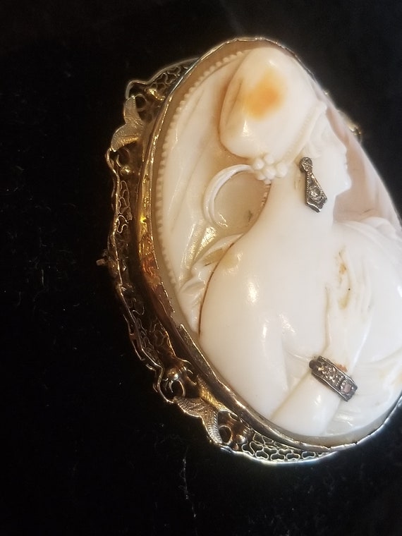 Victorian Handcarved Cameo Brooch - image 3