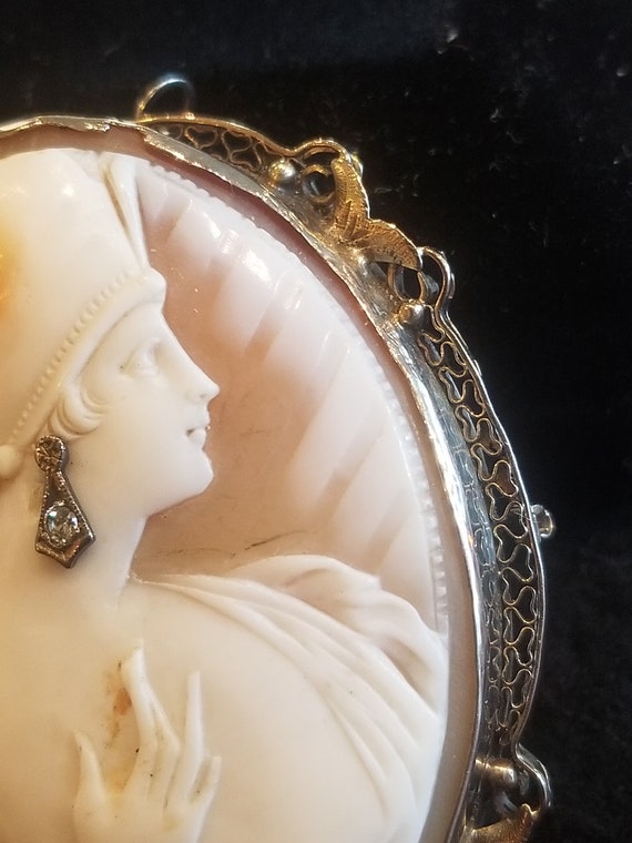 Victorian Handcarved Cameo Brooch - image 2