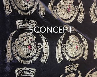 Tela Isi Agu de terciopelo negro con diseño de corona, se vende cortada a medida.