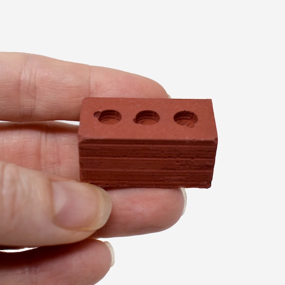 Mini Red Bricks, 1:6 Scale, Blocks and Pallet Perfect for Diorama Supplies,  Dollhouse Miniatures, Construction Gifts, and More 