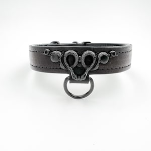 Collar de serpiente doble completamente negro