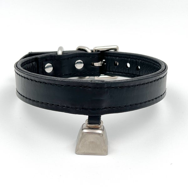 Collier/choker entièrement en cuir noir avec cloche à vache argentée de 2,5 cm (1 po.)