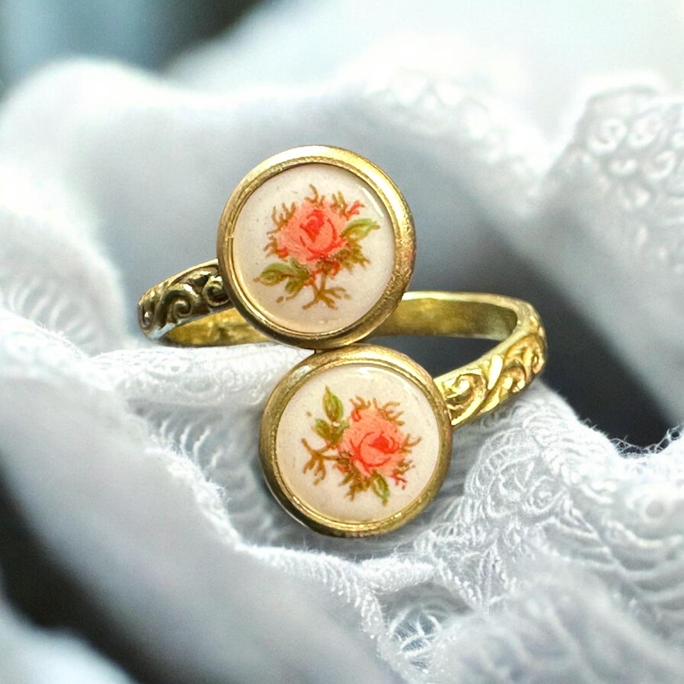 Vintage Sarah Coventry Womens Ring Size 6.5 Gold Tone Floral Cameo Double Rose Another dirty ring all cleaned up! Details in the voiceover  main image 2
