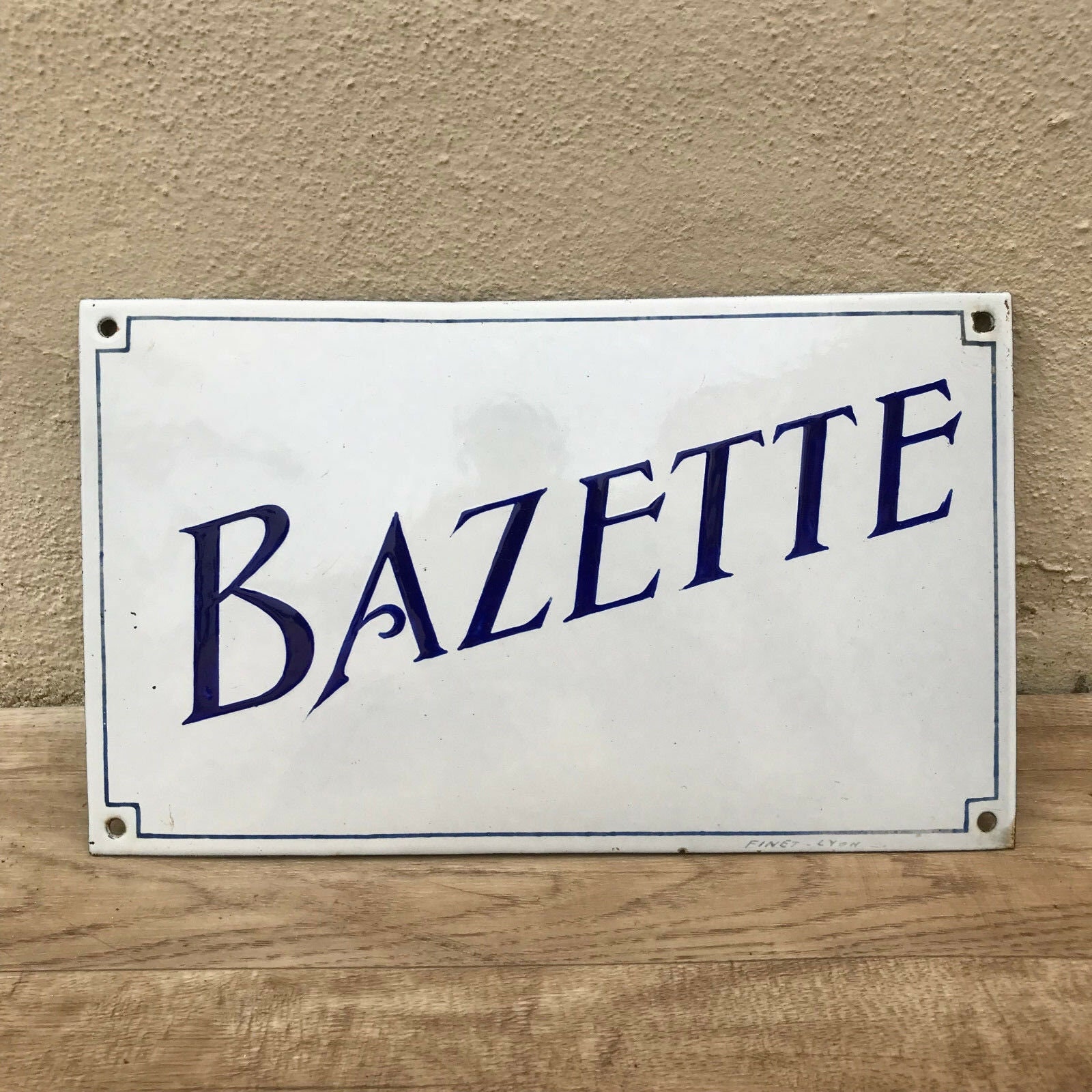 Plaque d'enseigne en Émail de La Maison Français - Bazette Bombée Cintrée 17021824