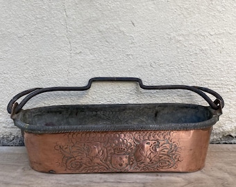 Maceta decorativa francesa antigua de cobre grabada para escalfar pescado 1501259