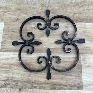 Vintage Metal FRENCH Wall Defense Grid Fleur de lys flower 17092310