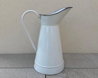 Jarra de agua vintage francesa de esmalte blanco con borde azul, 37 cm, 2205259