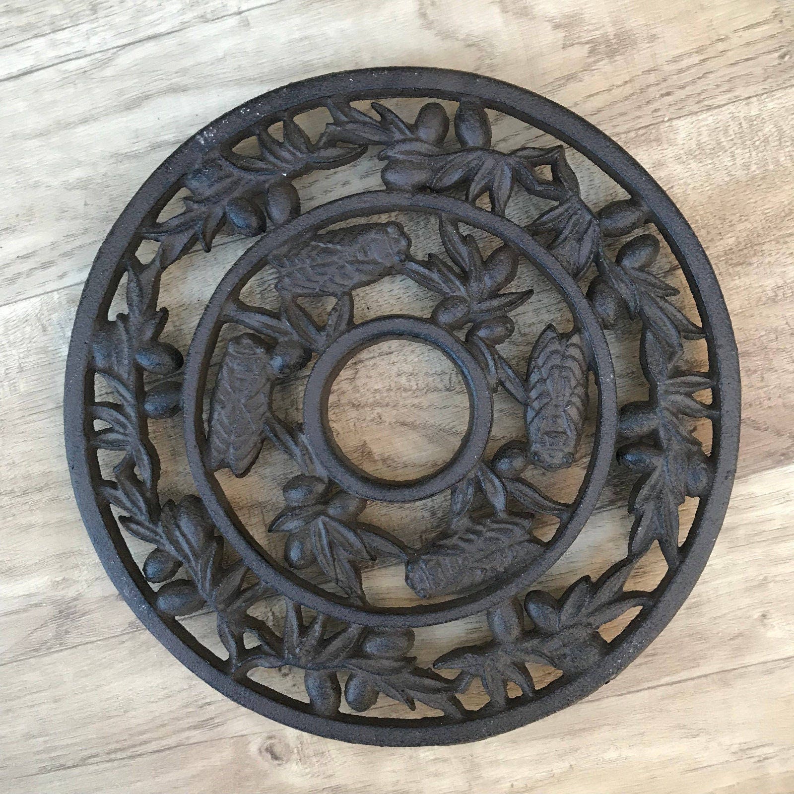 Fonte Brune Vintage Français Trivet France Cigale Olives 1902183