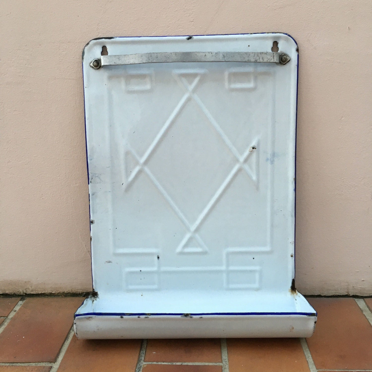 Émail Vintage, Grand Ustensile en Émail Blanc Émaillé