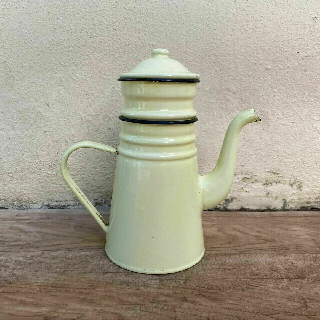 Cafetière vintage en émail jaune émaillé jaune 2808210 France