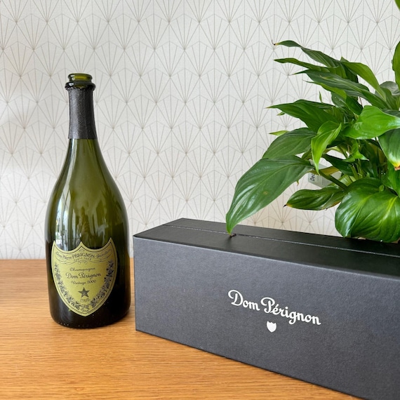 Dom Pérignon Vintage 2000 専用ボックス付き Dom Perignon with 2 Crystal Flutes Gift Pack 2000 | Wine.com