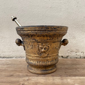Antiker französischer Bronzemörser aus der Zeit Louis XIV Jahrhundert aus dem 1671 02112213