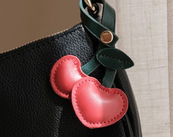 Tasbedel kersen, zacht portemonneeaccessoire, handgemaakte tasbedel fruit, kawaii tasdecoratie, leuk esthetisch cadeau voor haar