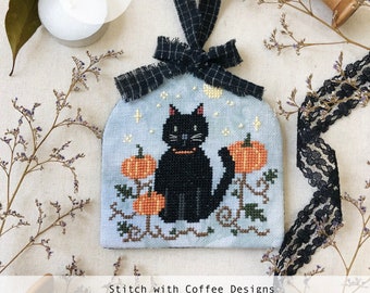 Kürbisse und schwarze Katze Kreuzstich PDF Muster Halloween schwarze Katze Kreuzstichmuster Halloween Kreuzstich Vorlage mit Kaffee