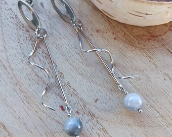 Boucles d'oreilles longues spirale avec perles en quartz nuage