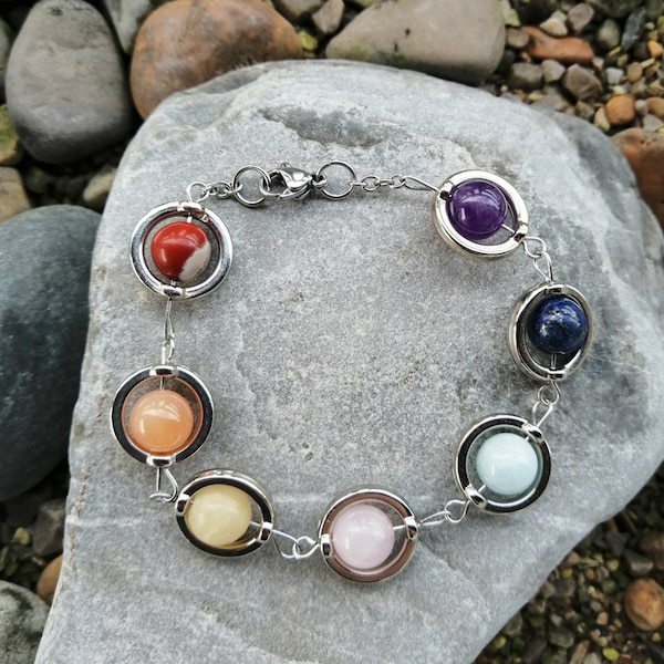 7 chakra bracelet, with carnelian, calcite, rose quartz, aquamarine, lapis lazuli, amethyst and red jasper beads.