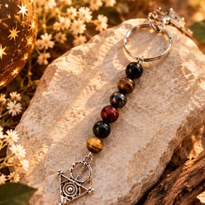 Beschermende sleutelhanger van natuursteen – Tijgeroog, Obsidiaan, Hematiet en Bull's Eye – Handgemaakte lithotherapie sieraden
